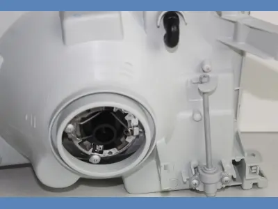 TOYOTA HEADLIGHT MANUAL-RH PRADO 3.0 00-03 FOR SALE IN KENYA