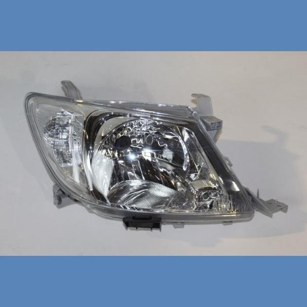 TOYOTA HILUX 2014 2.5D RH HEADLIGHT FOR SALE IN KENYA